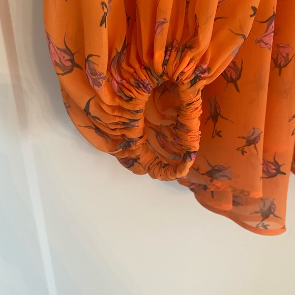 Beautiful off the shoulder floral dress. Stunning for a night out! - Picture 4 of 8